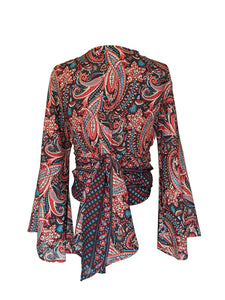 Taiṃtīs bell sleeve top