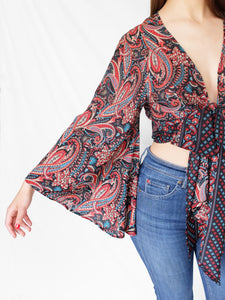 Taiṃtīs bell sleeve top